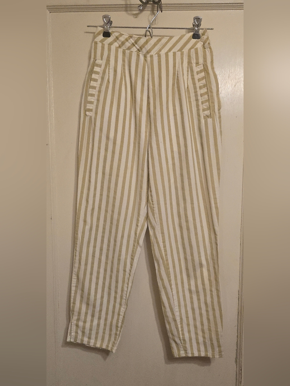 Vintage 1983 Tan White Striped Capri Pants High Waist Side Zip and Slits Sz 9/10